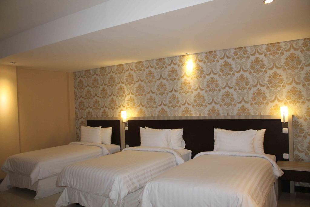 Sylvia Hotel Premier Kupang Купанг Стая снимка