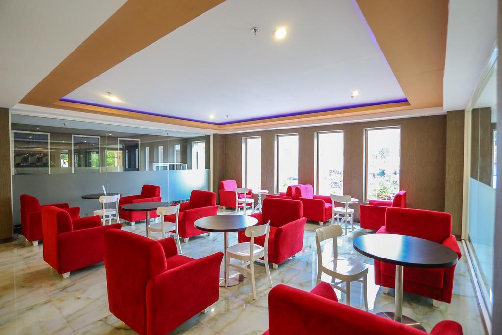 Sylvia Hotel Premier Kupang Купанг Екстериор снимка