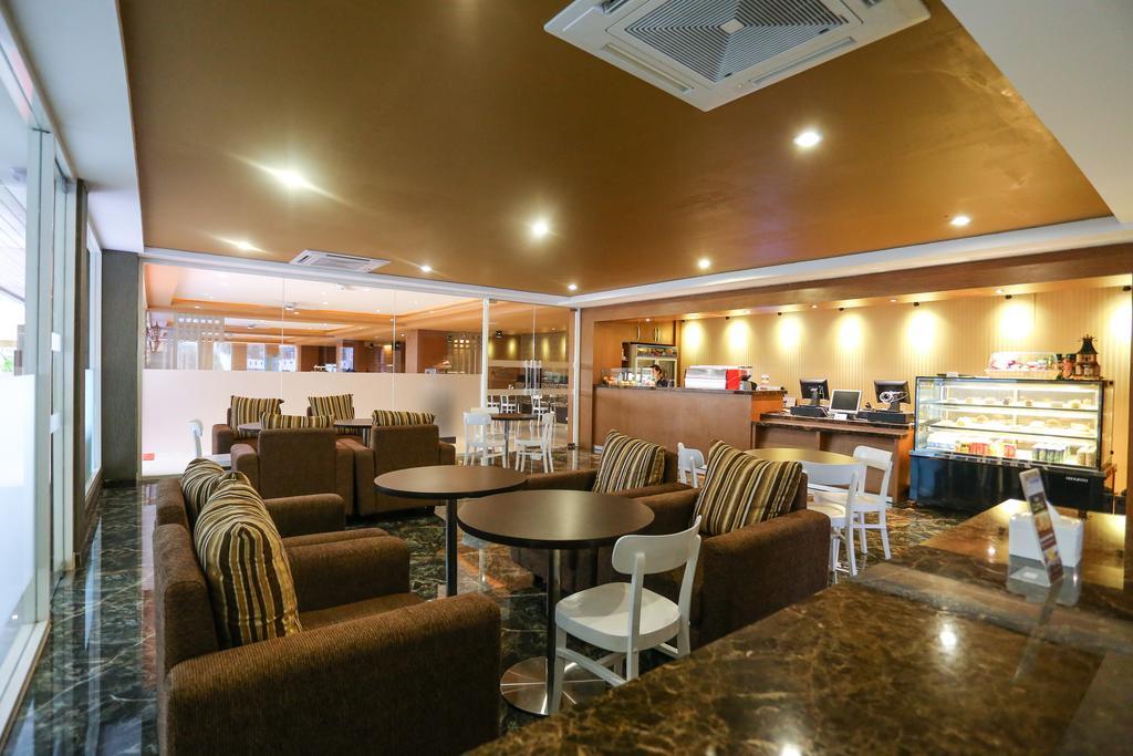 Sylvia Hotel Premier Kupang Купанг Екстериор снимка