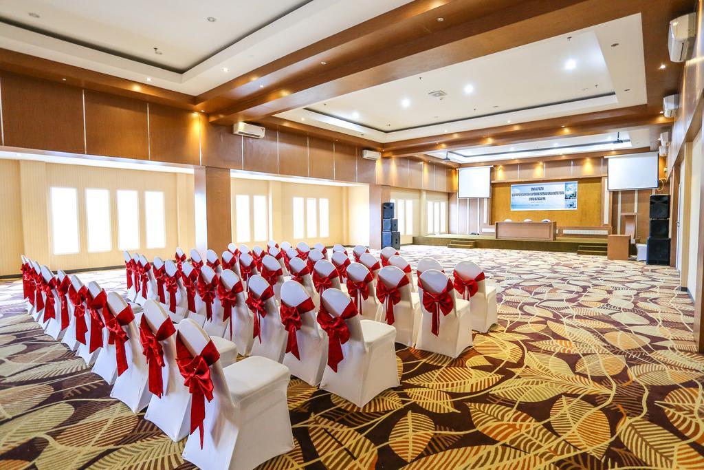 Sylvia Hotel Premier Kupang Купанг Екстериор снимка