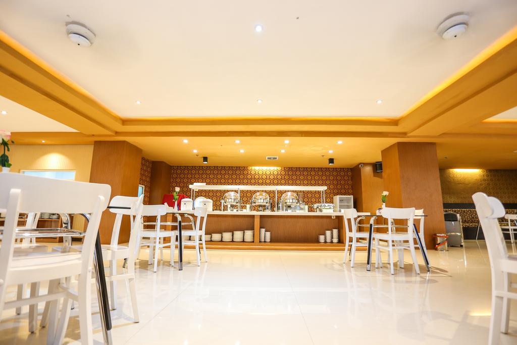Sylvia Hotel Premier Kupang Купанг Екстериор снимка