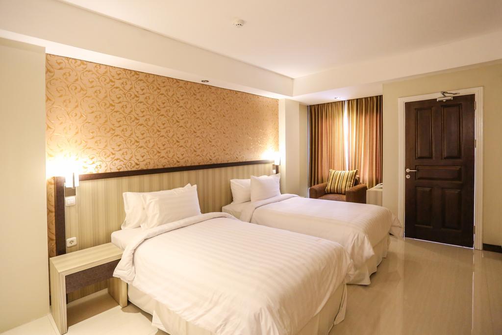 Sylvia Hotel Premier Kupang Купанг Екстериор снимка