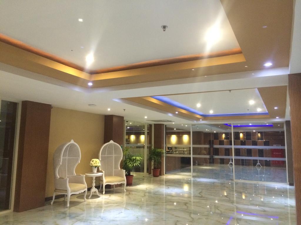 Sylvia Hotel Premier Kupang Купанг Екстериор снимка