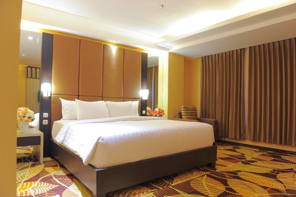 Sylvia Hotel Premier Kupang Купанг Стая снимка