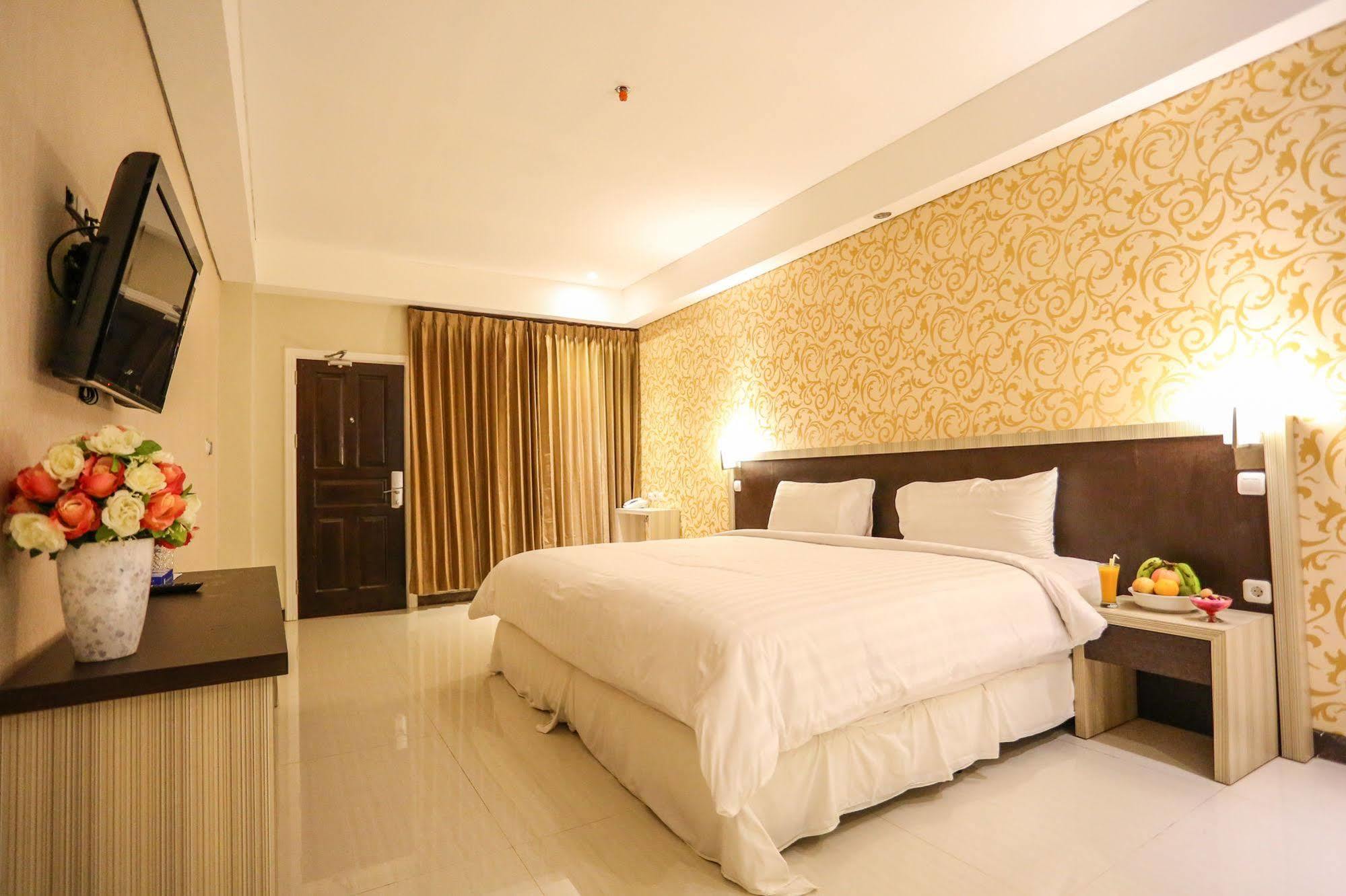 Sylvia Hotel Premier Kupang Купанг Екстериор снимка