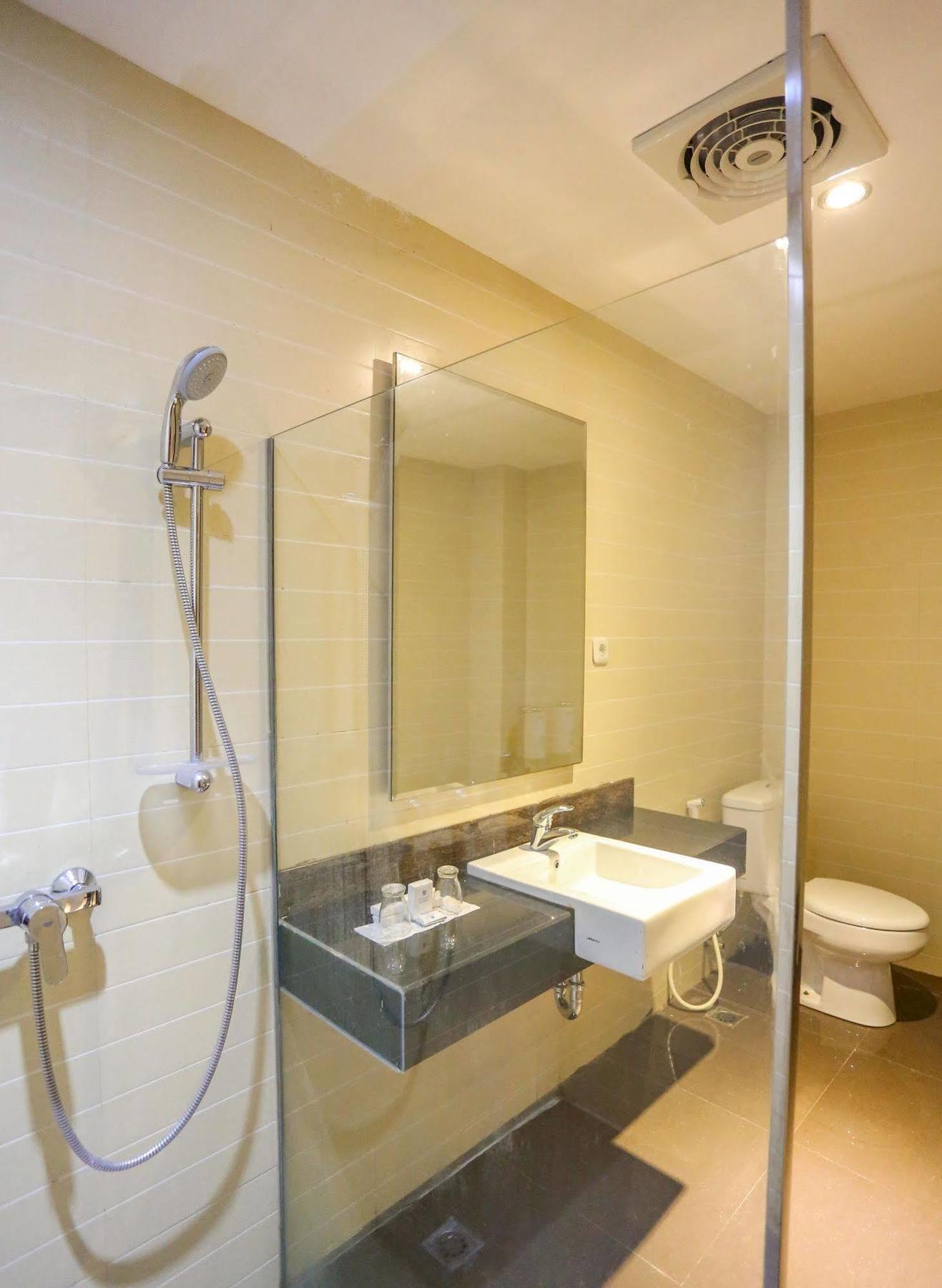 Sylvia Hotel Premier Kupang Купанг Екстериор снимка