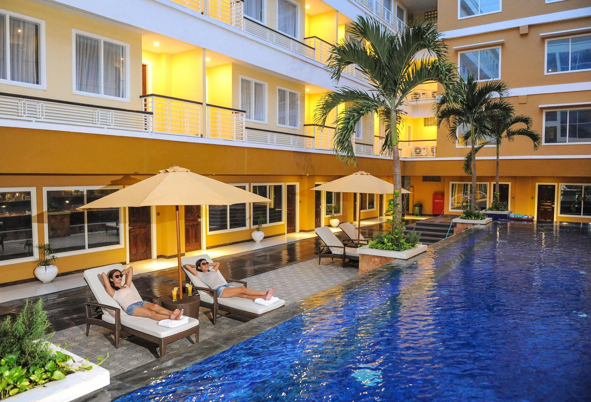 Sylvia Hotel Premier Kupang Купанг Екстериор снимка