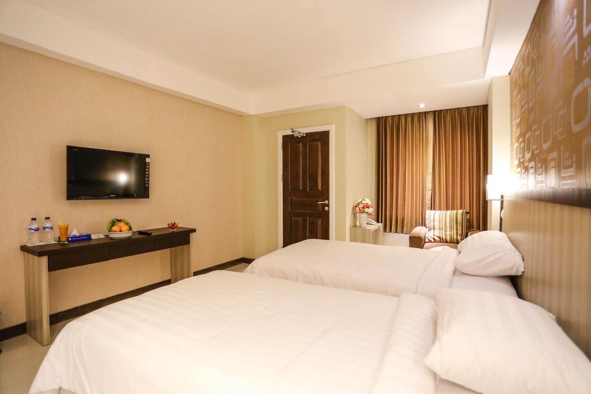 Sylvia Hotel Premier Kupang Купанг Екстериор снимка