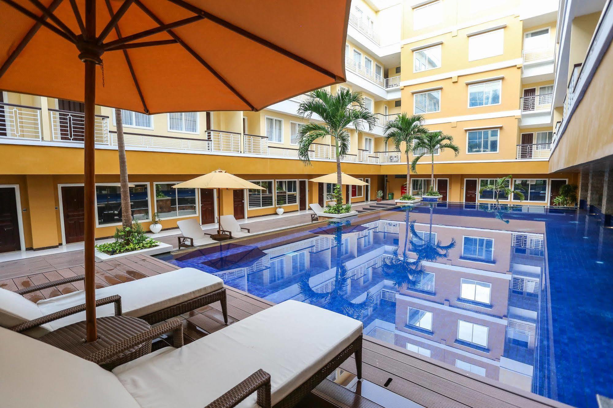 Sylvia Hotel Premier Kupang Купанг Екстериор снимка