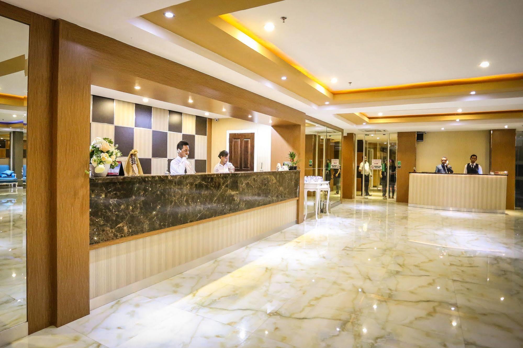 Sylvia Hotel Premier Kupang Купанг Екстериор снимка