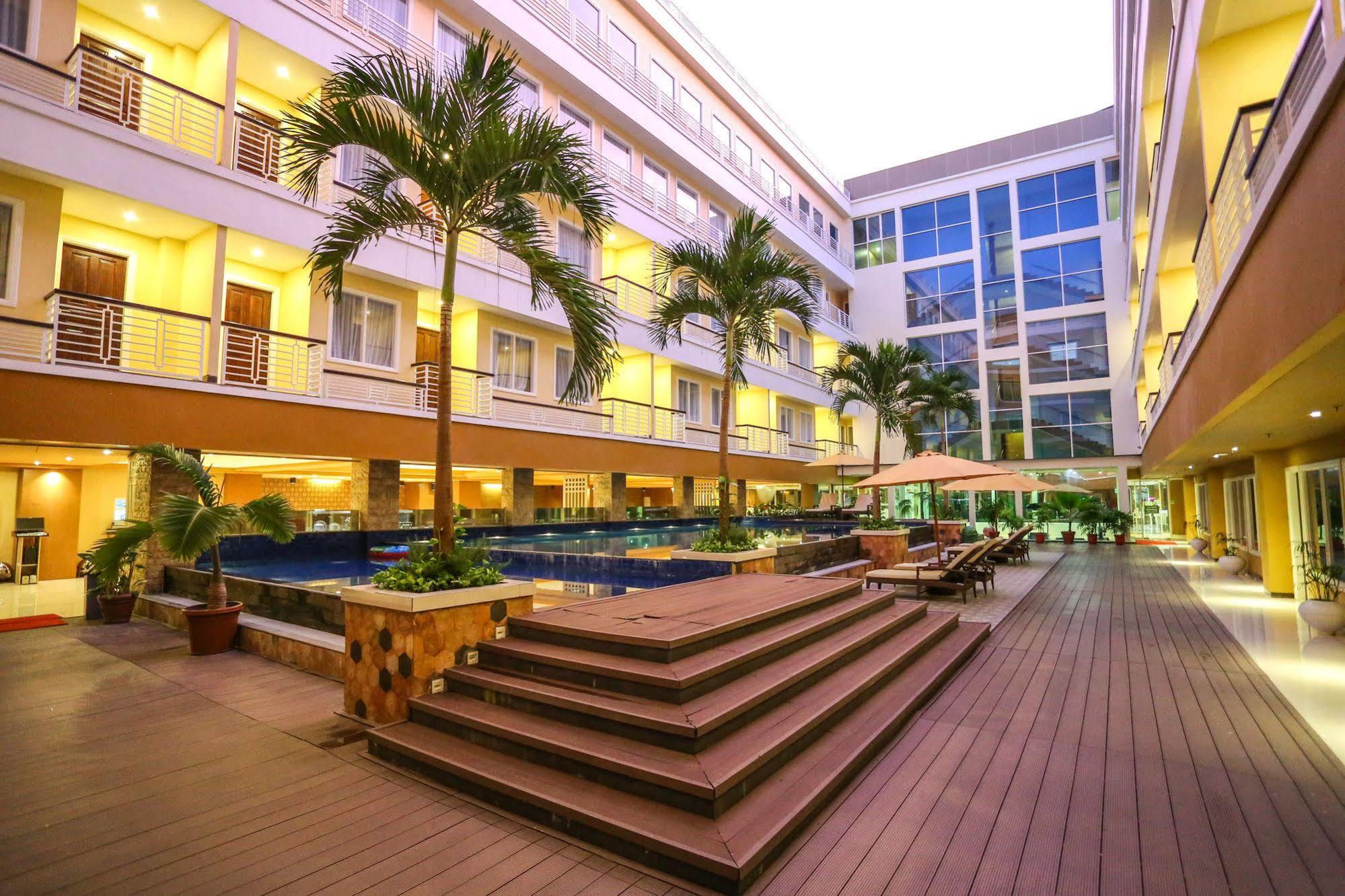 Sylvia Hotel Premier Kupang Купанг Екстериор снимка