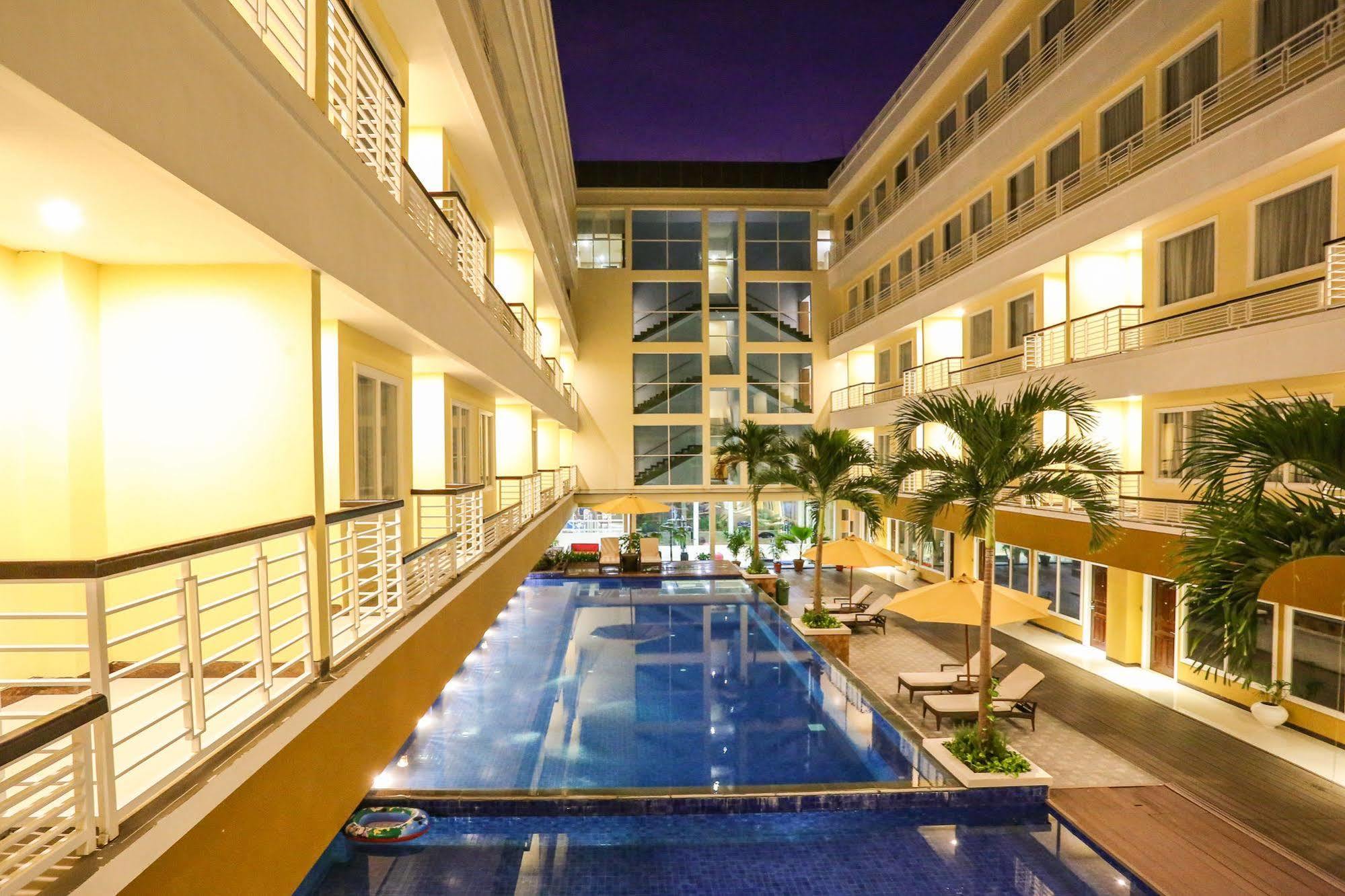 Sylvia Hotel Premier Kupang Купанг Екстериор снимка